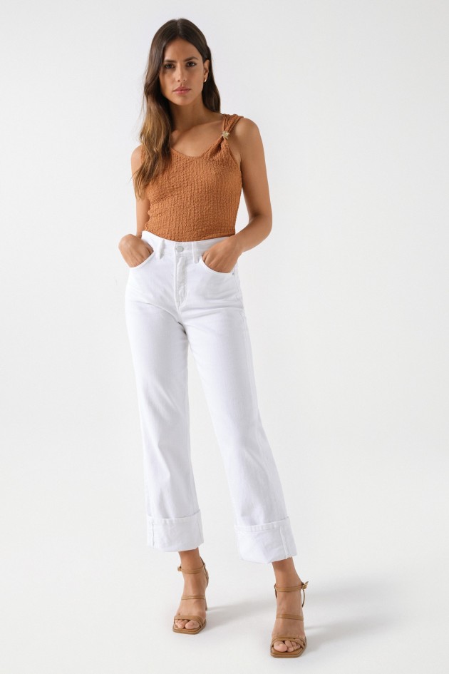 TOP DECOTE ASSIMÉTRICO COM DETALHE METÁLICO