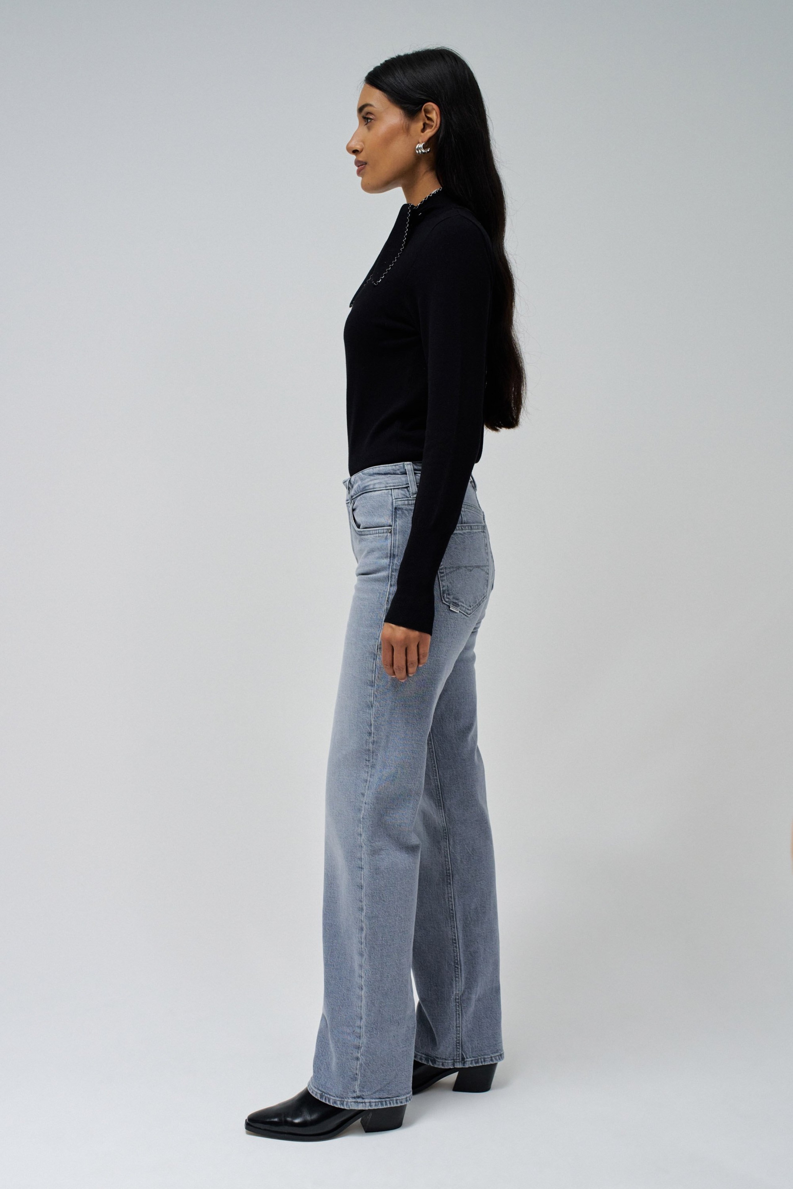 JEANS TRUE STRAIGHT MIT SCHLAG