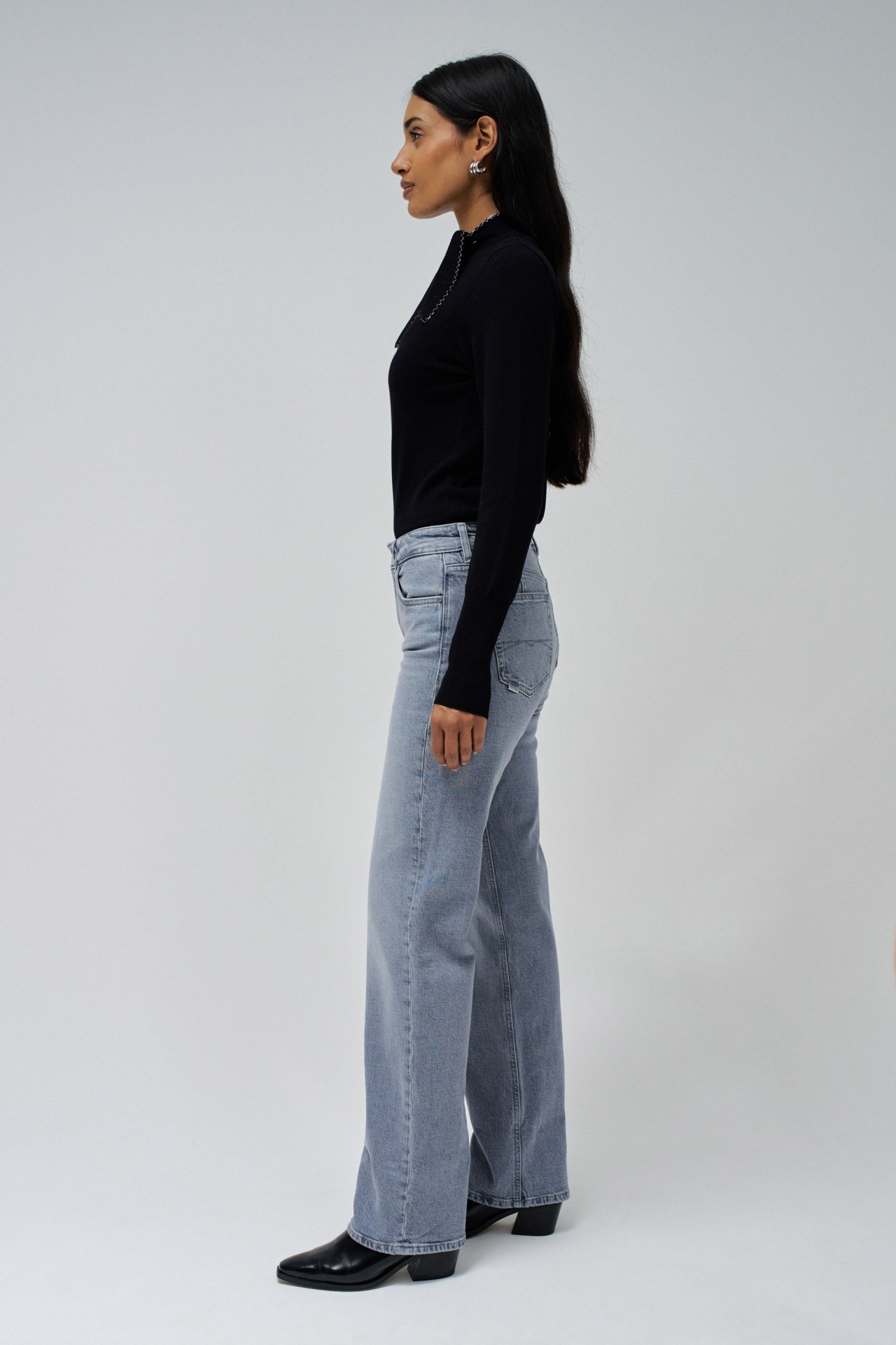 JEANS TRUE STRAIGHT MIT SCHLAG