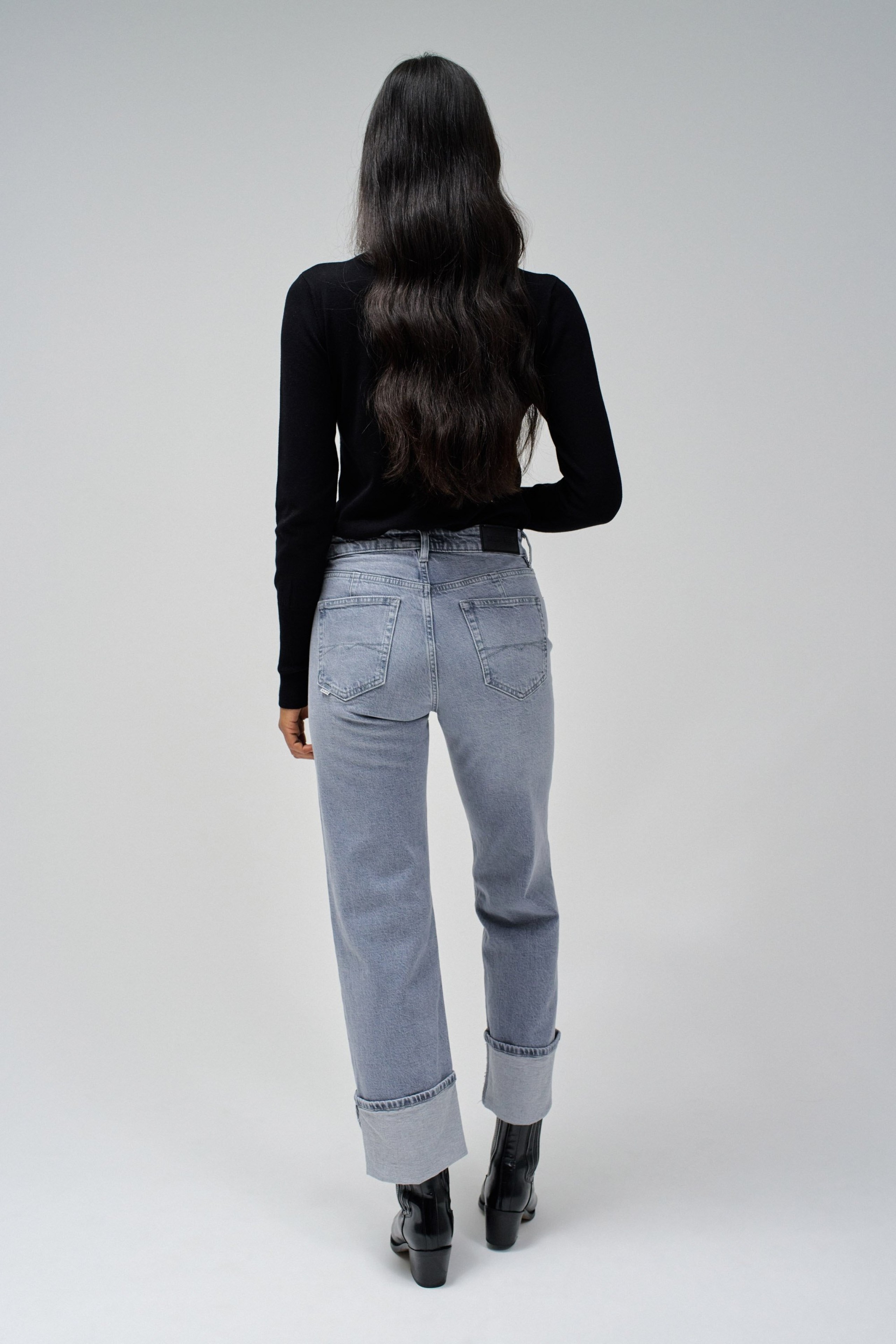 JEANS TRUE STRAIGHT MIT SCHLAG