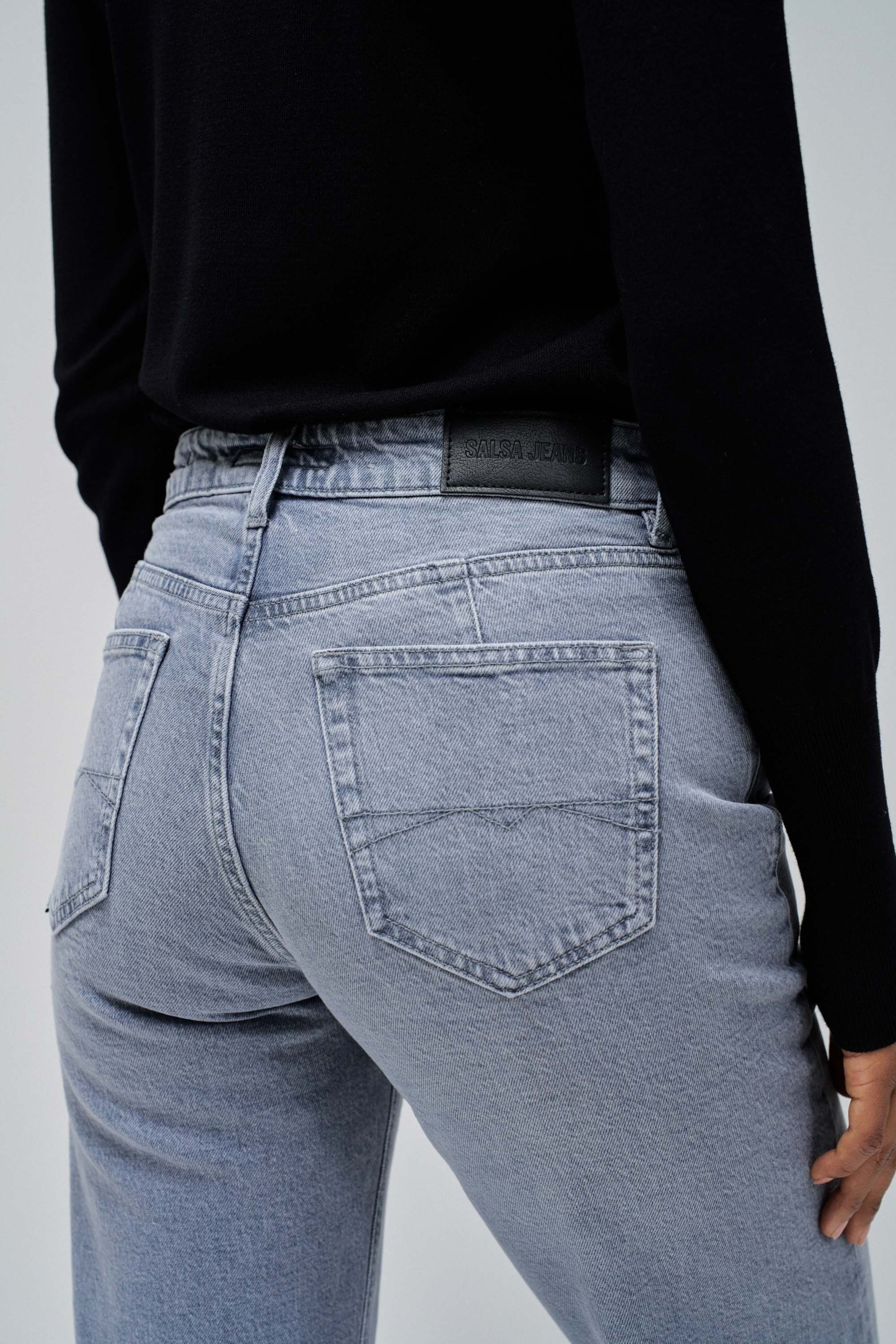 JEANS TRUE STRAIGHT MIT SCHLAG