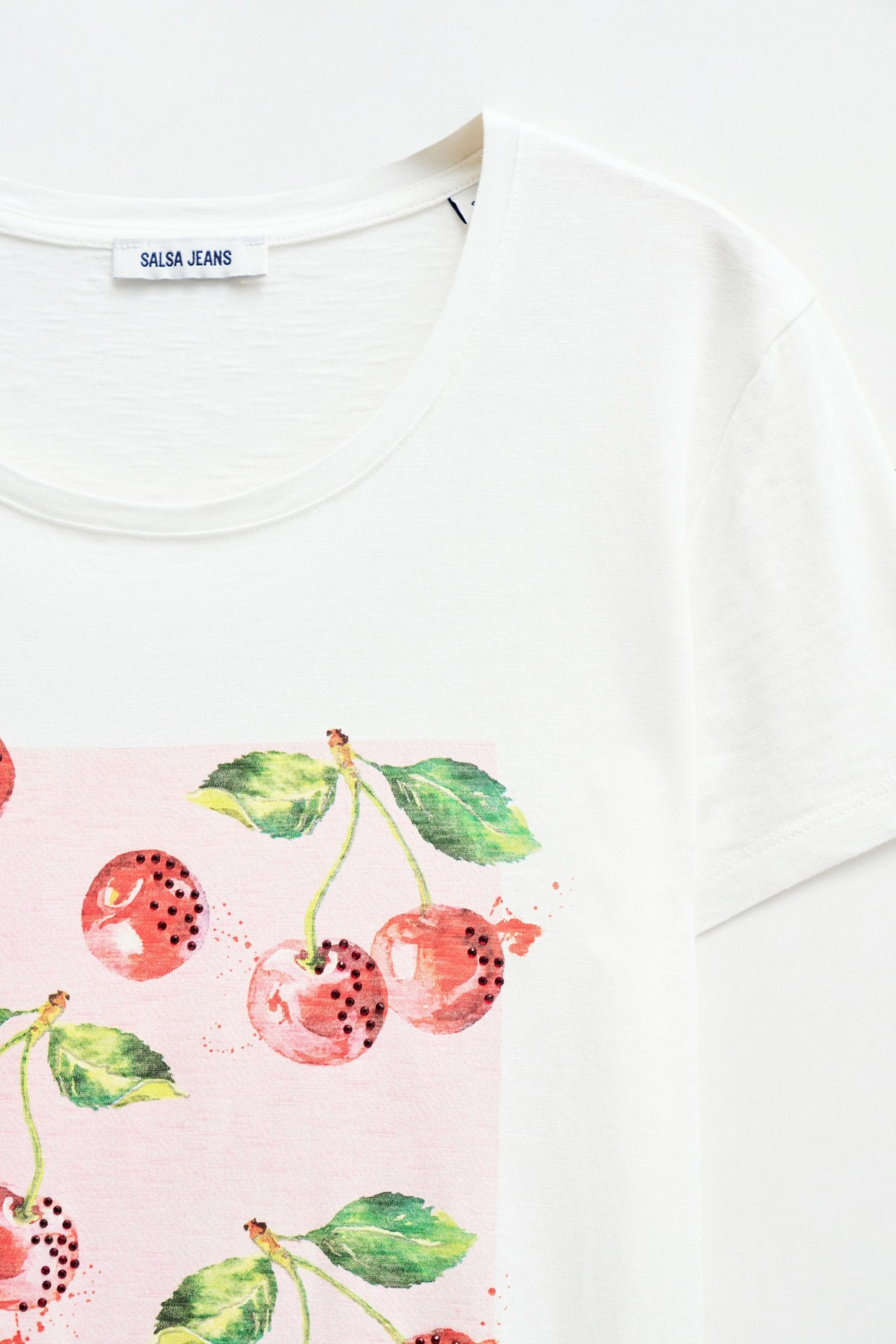 T-SHIRT COM ESTAMPADO