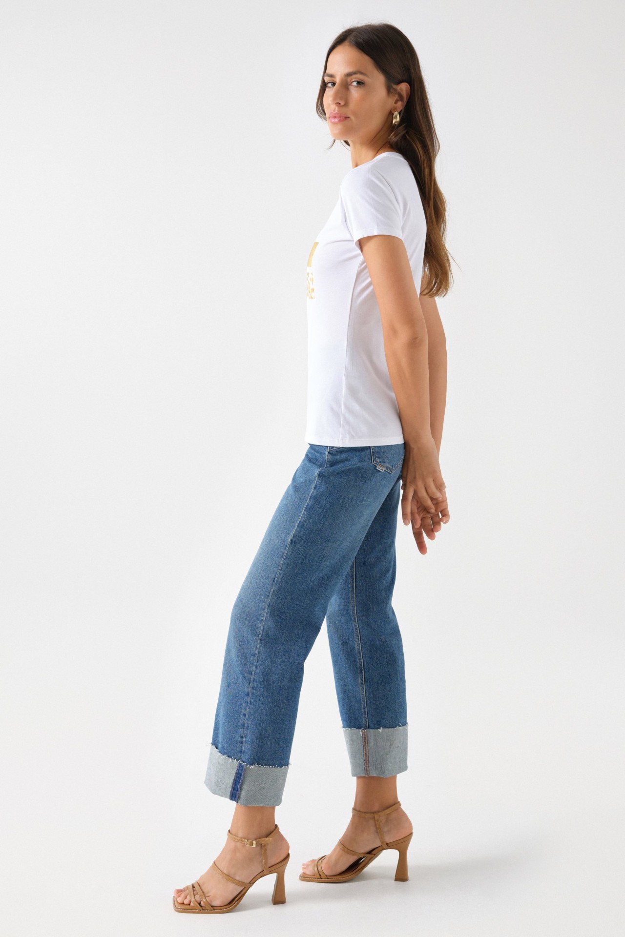 CAMISETA DE FTBOL DETALLES DORADOS