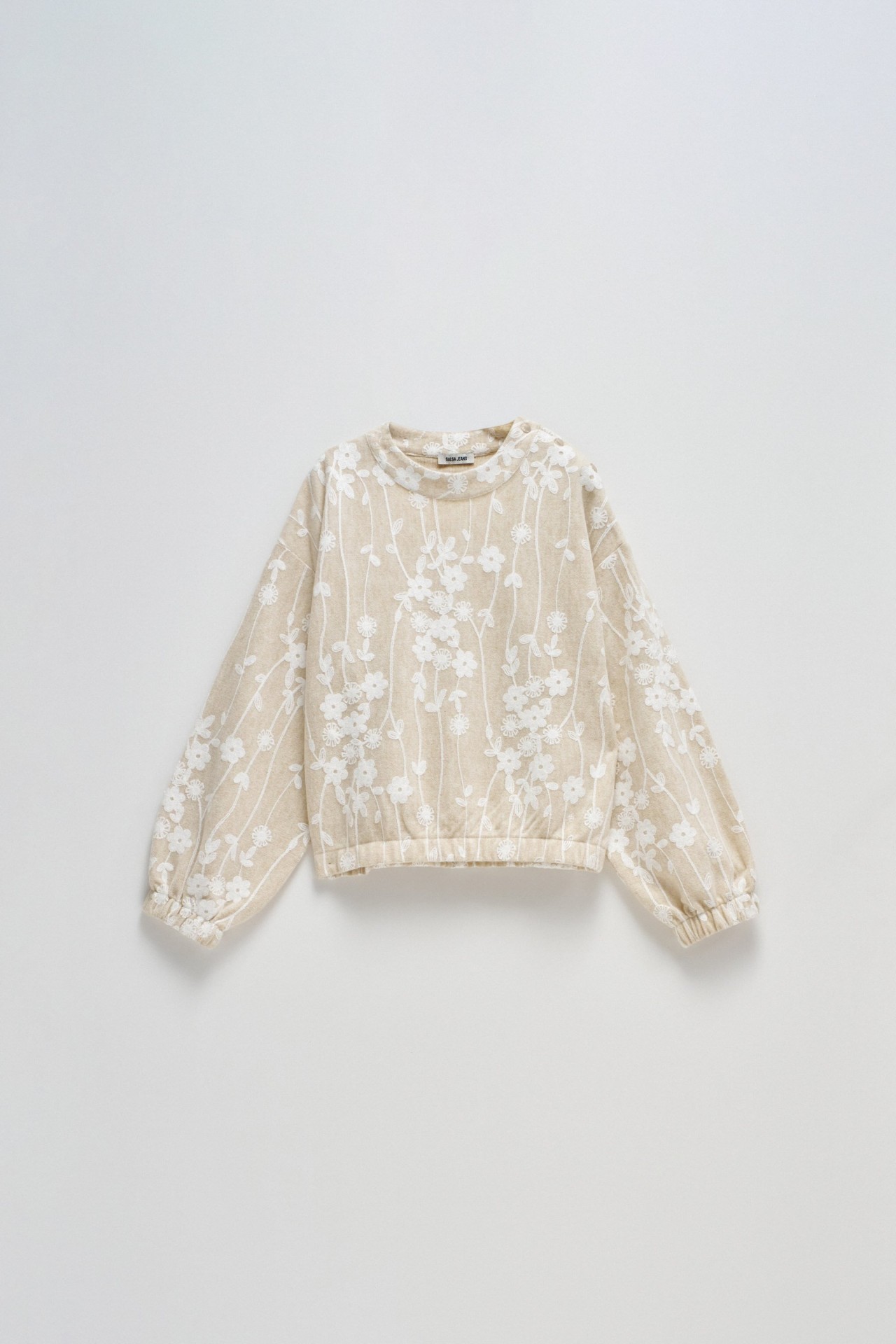 PULLOVER MIT LANGEN RMELN MIT DETAILS