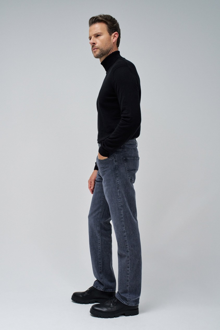 JEANS STRAIGHT FIT