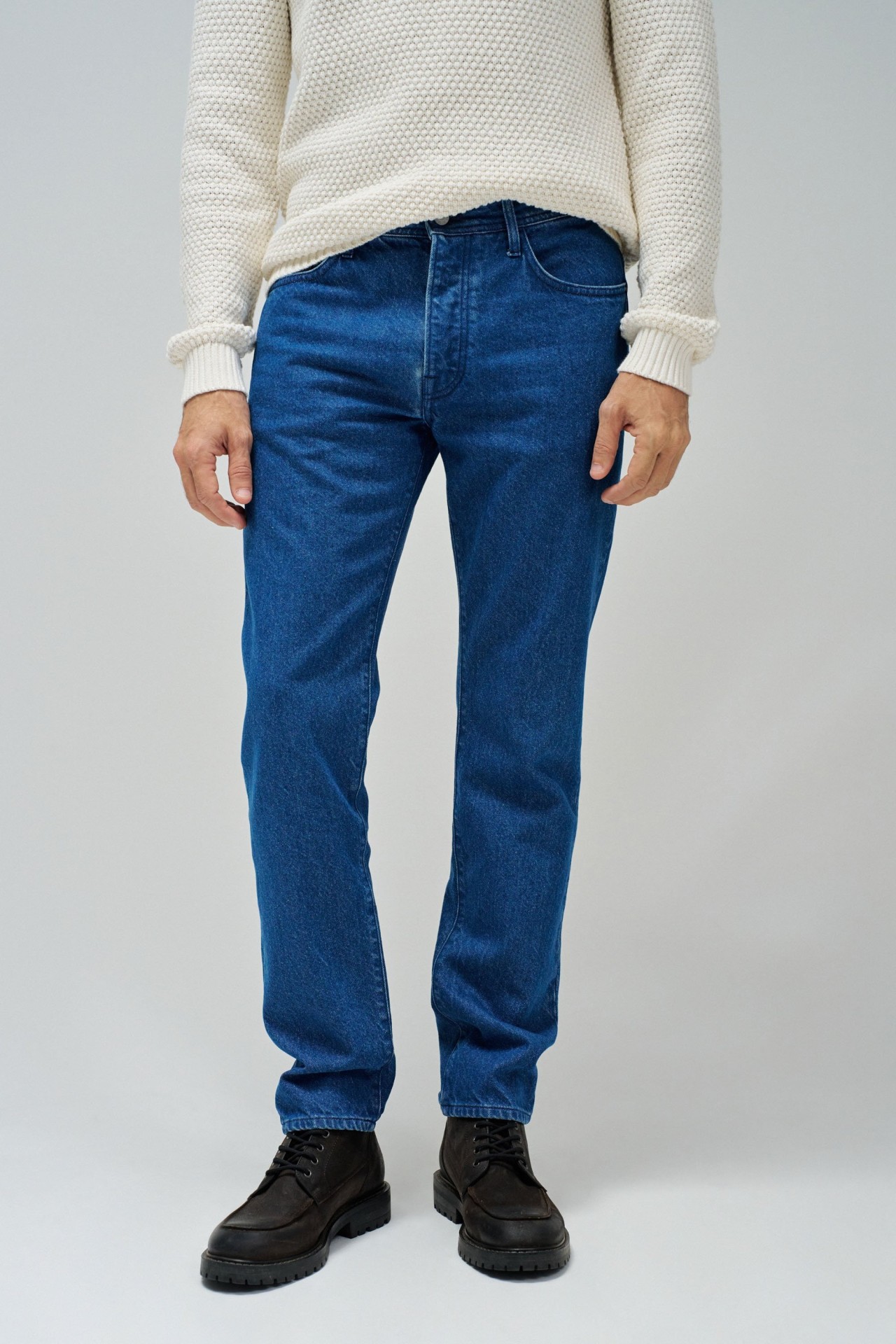 REGULAR JEANS