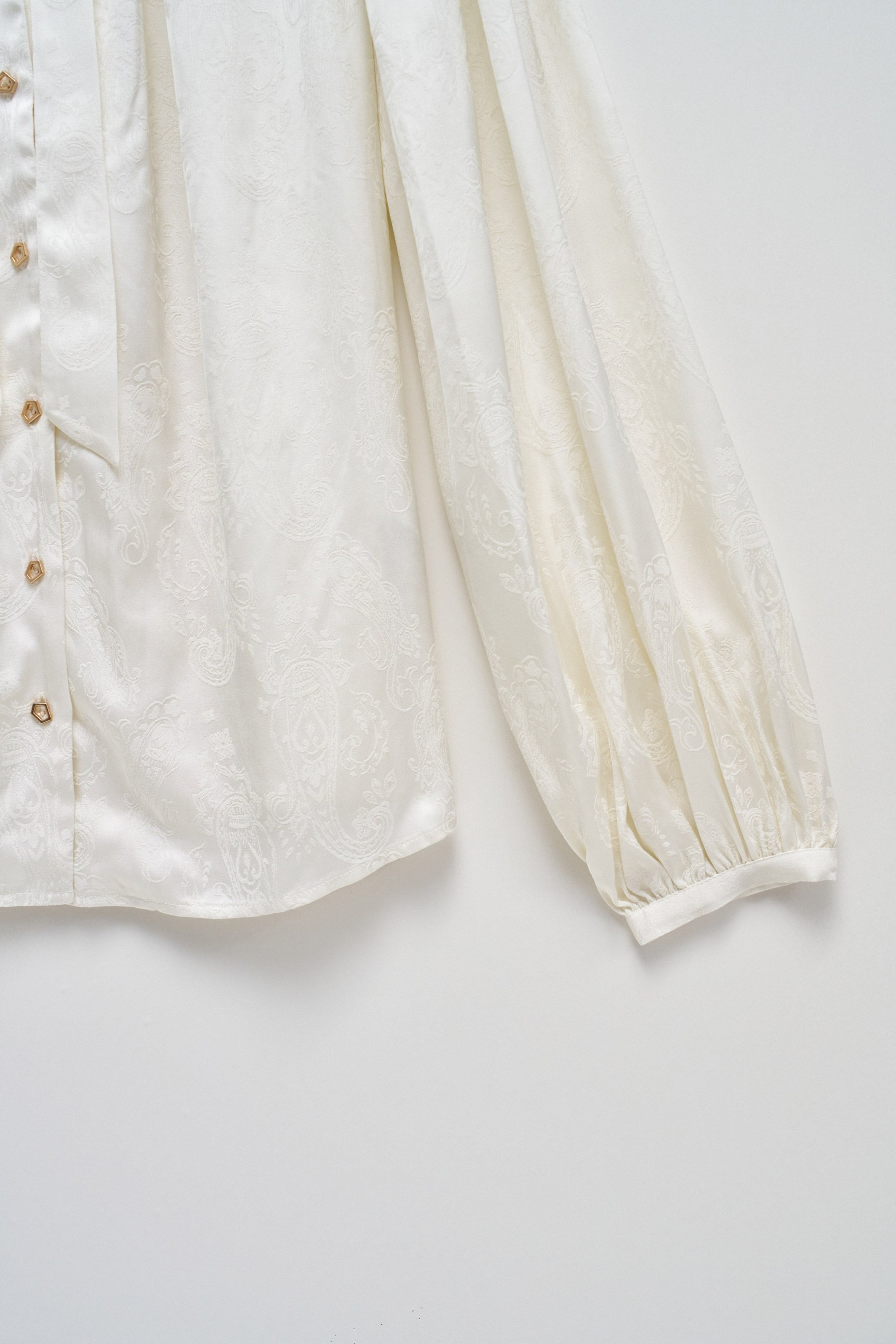 BLUSE MIT SCHLEIFENDETAIL