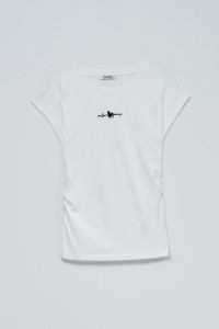 T-SHIRT MIT RSCHEN