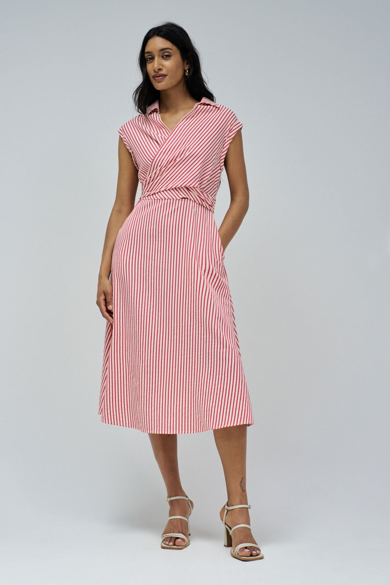 GESTREIFTES KLEID