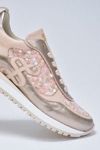 SNEAKERS WITH MIXED MATERIALS