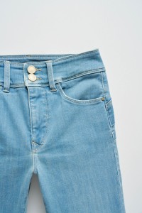 SECRET PUSH IN SKINNY JEANS