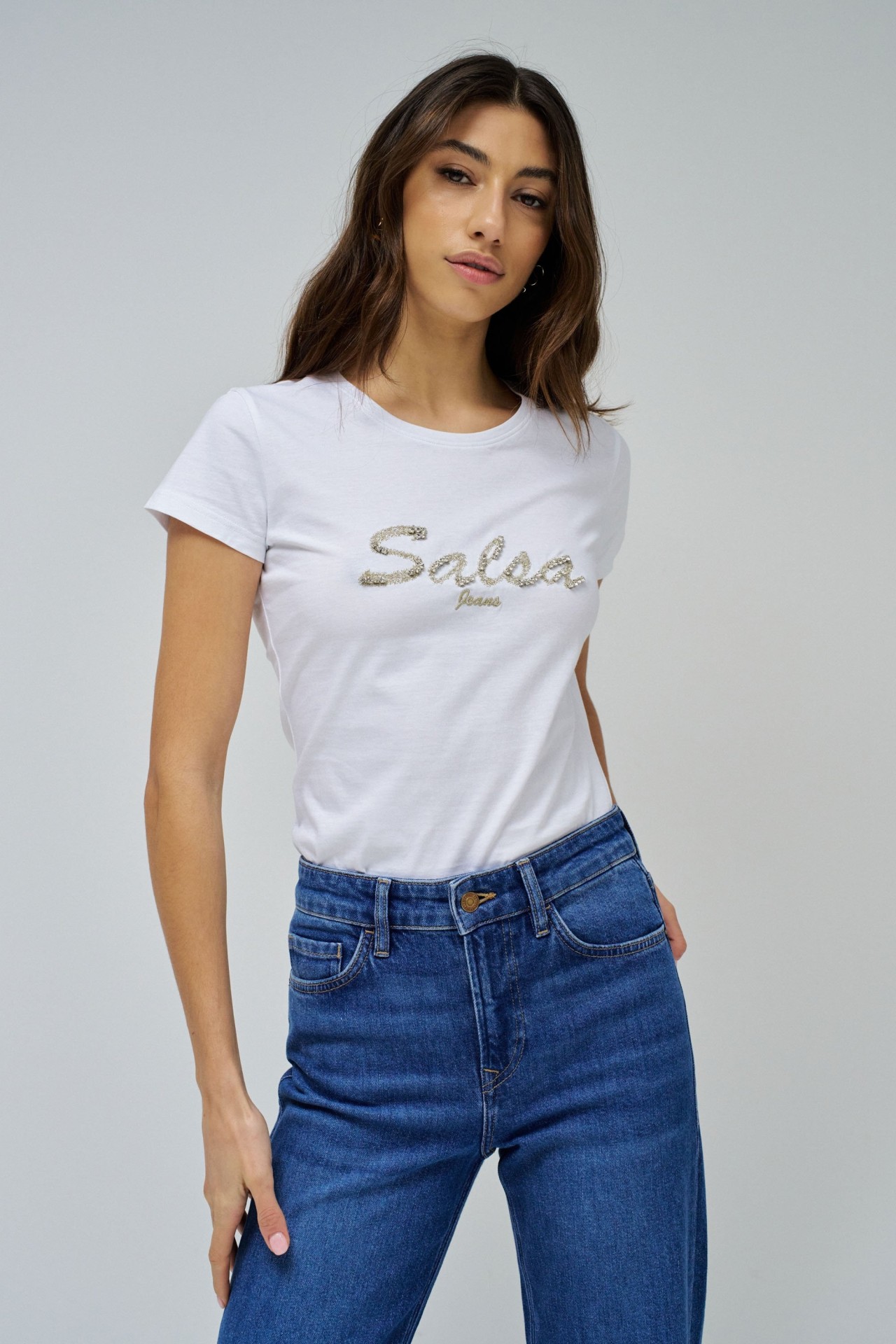 T-SHIRT AVEC LOGO