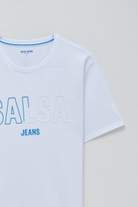 T-SHIRT MIT BRANDING