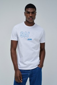 T-SHIRT MIT BRANDING