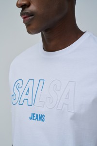 T-SHIRT MIT BRANDING