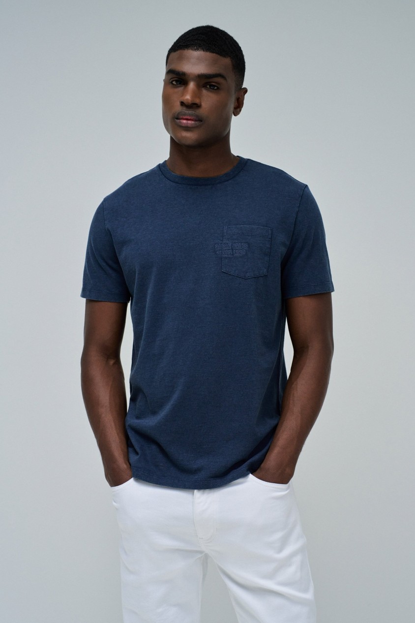 T-SHIRT MIT BRANDING