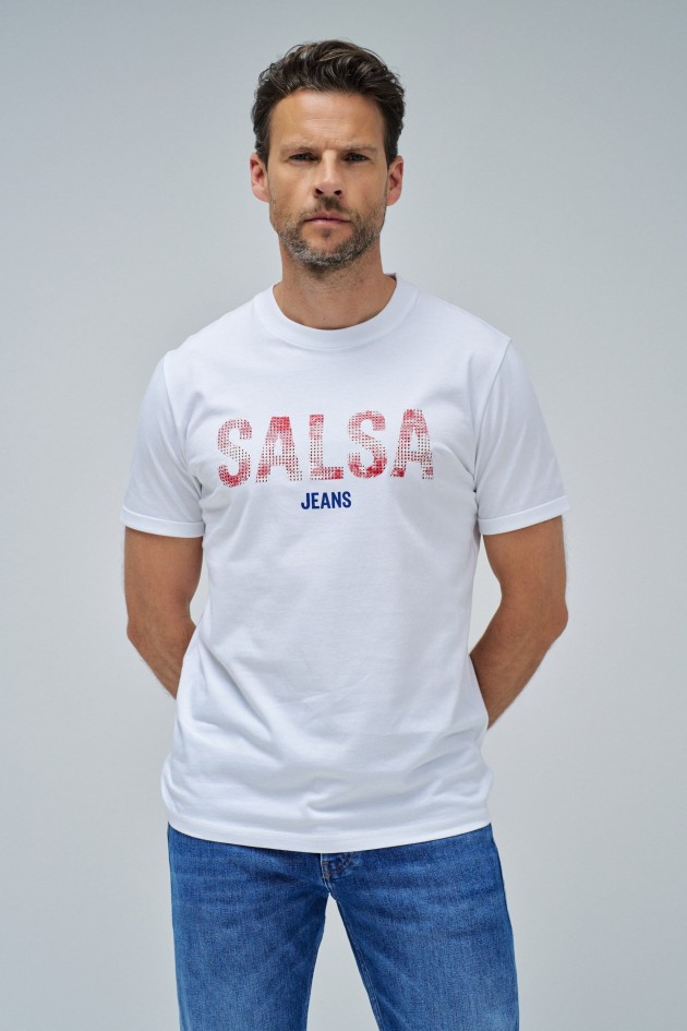 T-SHIRT MIT BRANDING