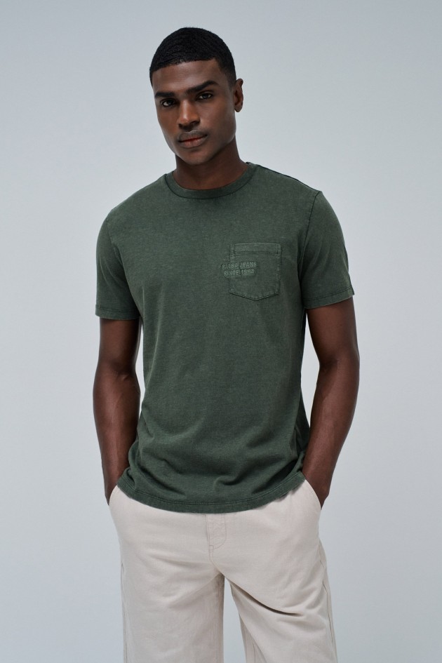 T-SHIRT MIT BRANDING