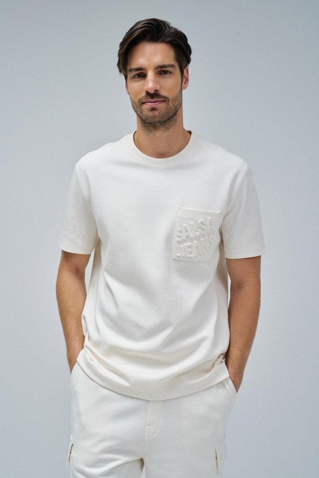 CAMISETA CON LOGO EN RELIEVE
