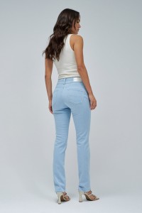 SECRET PUSH IN SLIM JEANS