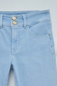 SECRET PUSH IN SLIM JEANS