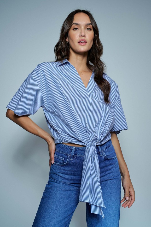 BLUSA CON LAZO EN EL DOBLADILLO
