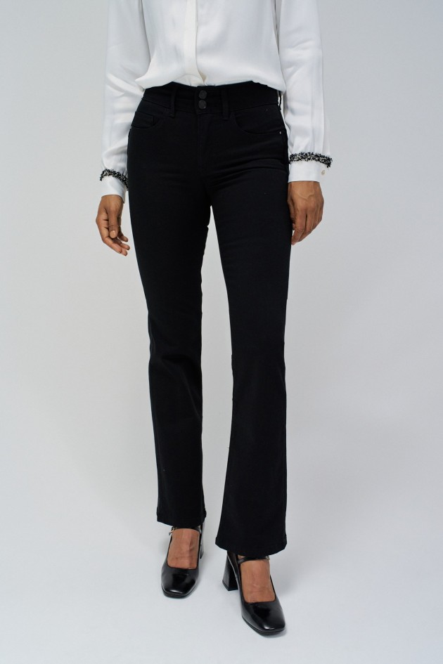 SECRET PUSH IN BOOTCUT JEANS