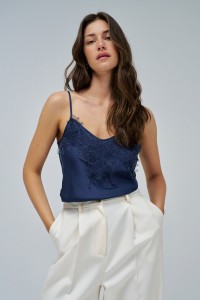 HAUT EN SATIN AVEC DENTELLE