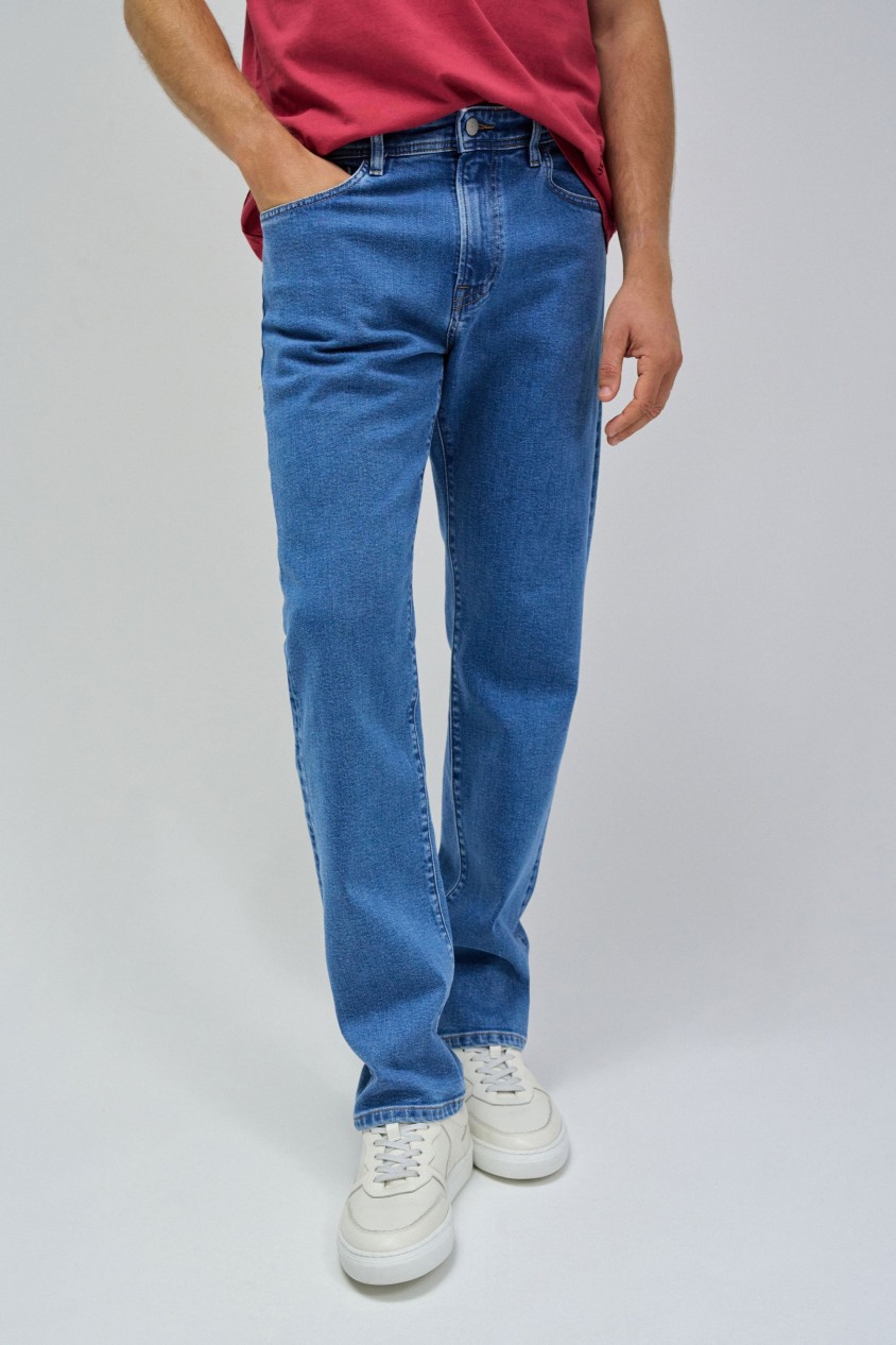STRAIGHT FIT JEANS