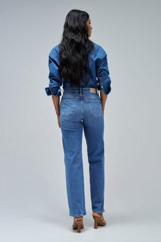 TRUE STRAIGHT JEANS