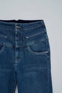 DIVA PUSH IN STRAIGHT JEANS