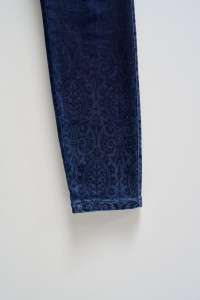 SECRET PUSH IN CROPPED SKINNY WITH PRINT JEANS
