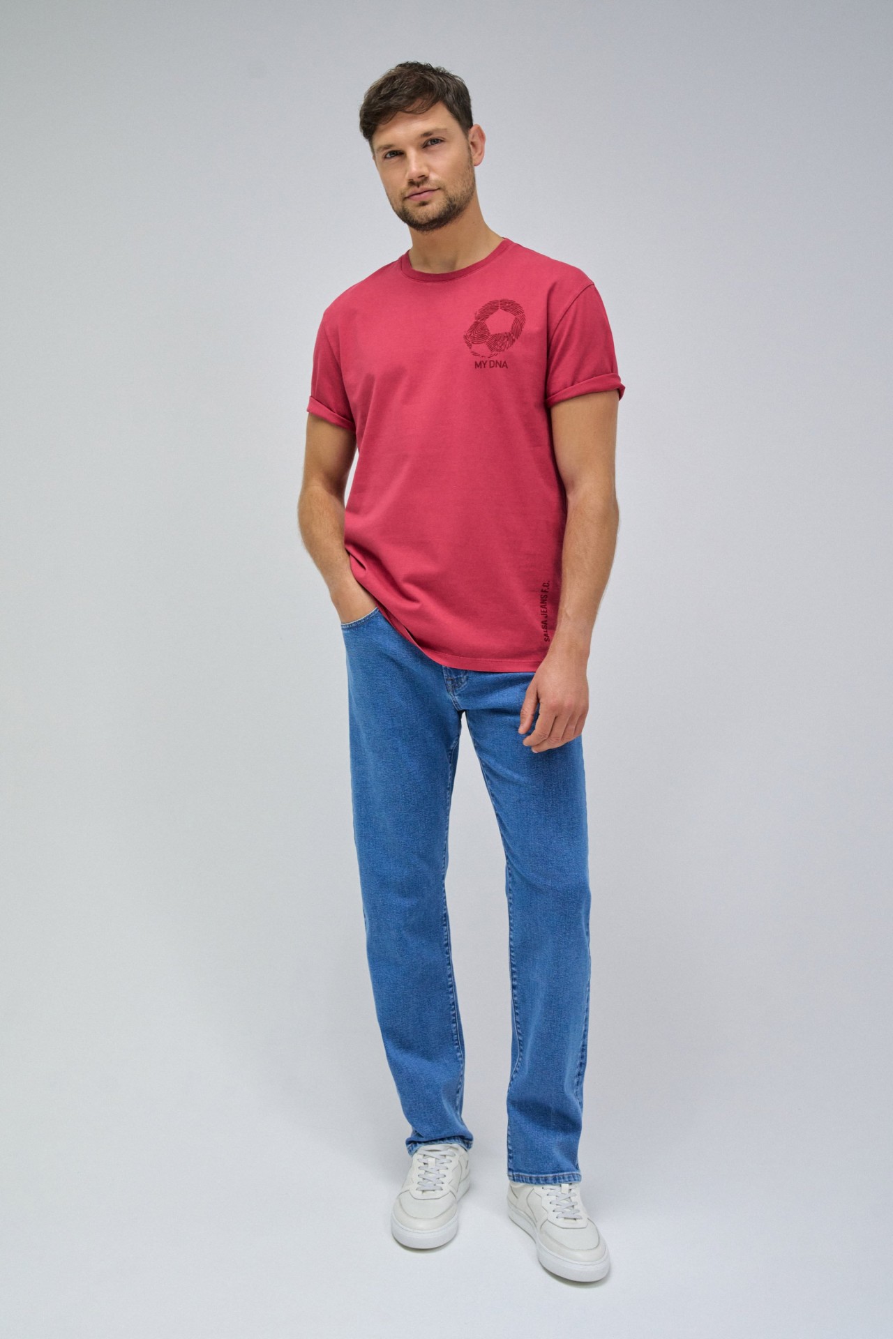 T-SHIRT DE FOOTBALL À IMPRIMÉ SUR LA POITRINE
