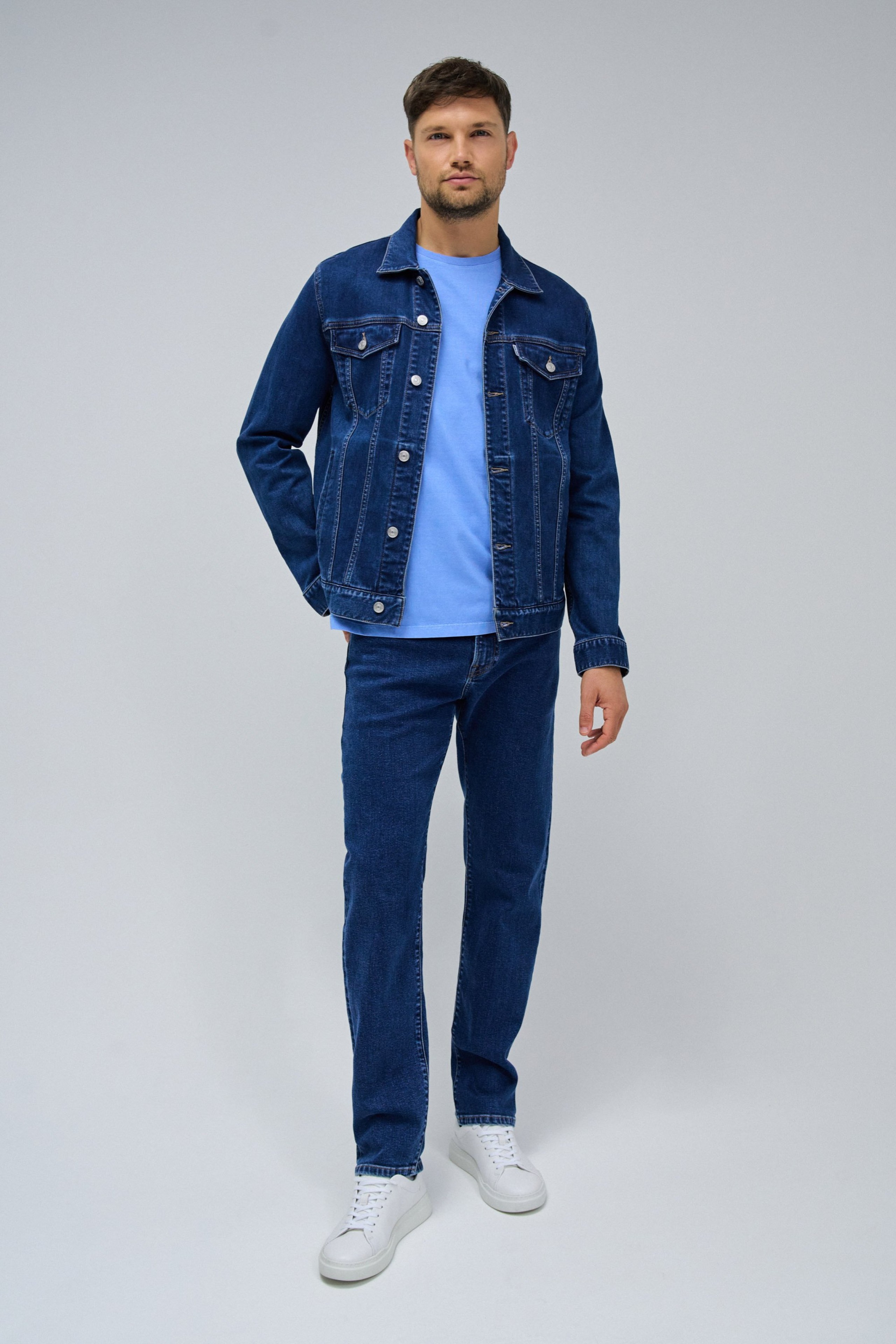 T-SHIRT FUSSBALL MIT PRINT AUF DER BRUST