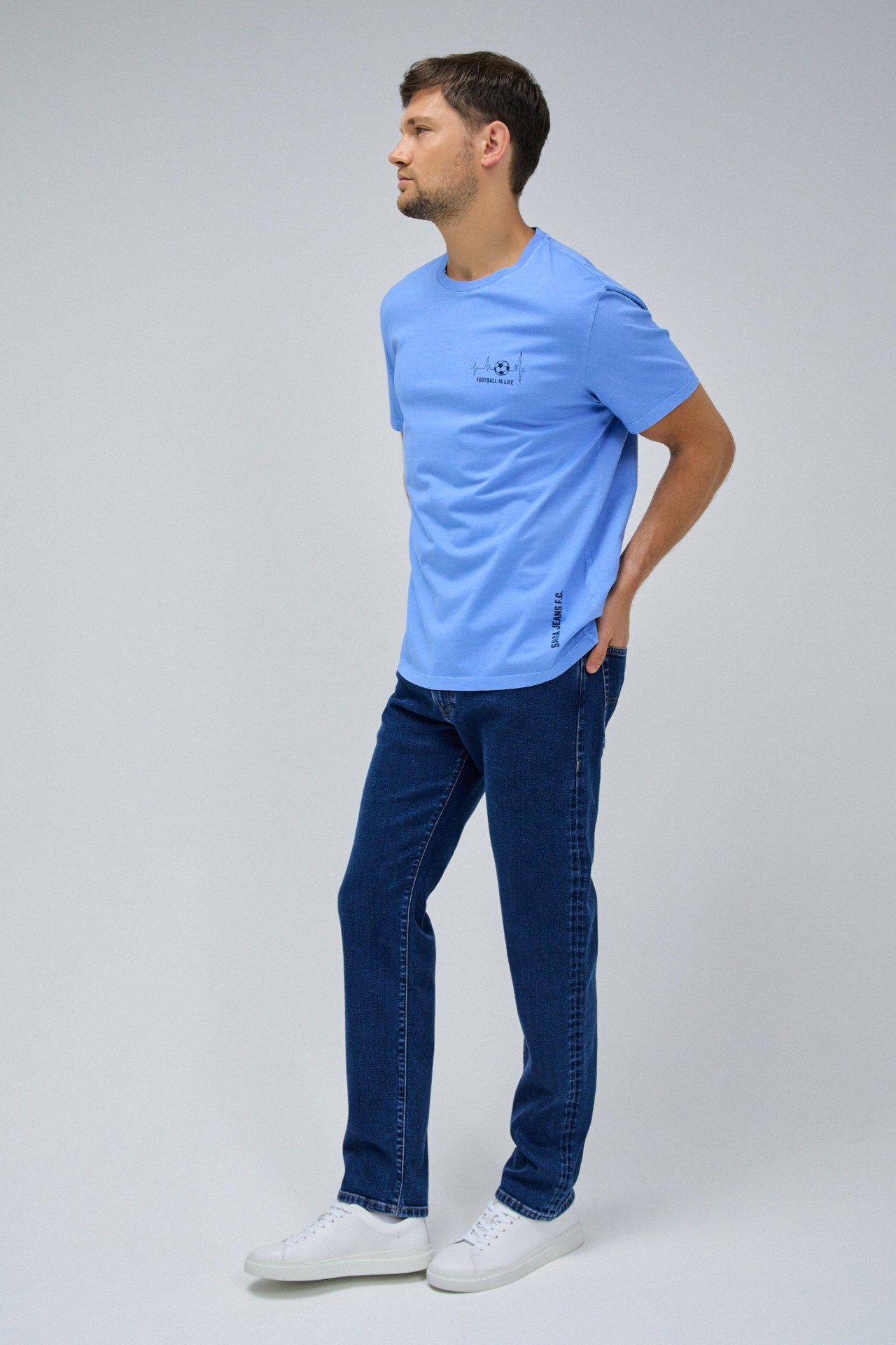 T-SHIRT DE FOOTBALL À IMPRIMÉ SUR LA POITRINE