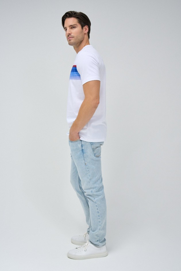 T-SHIRT SLIM FIT COM ESTAMPADO DEGRADÊ