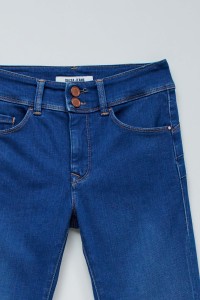 SECRET PUSH IN BOOTCUT JEANS
