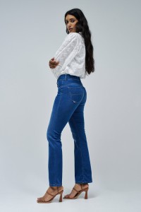 SECRET PUSH IN BOOTCUT JEANS