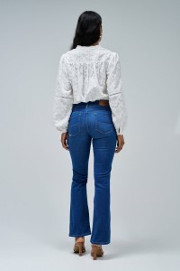 SECRET PUSH IN BOOTCUT JEANS