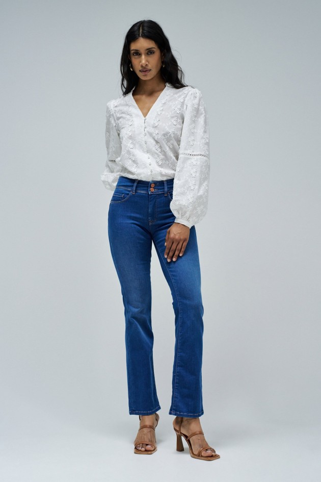 SECRET PUSH IN BOOTCUT JEANS