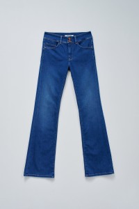 SECRET PUSH IN BOOTCUT JEANS