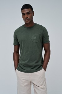 T-SHIRT MIT BRANDING