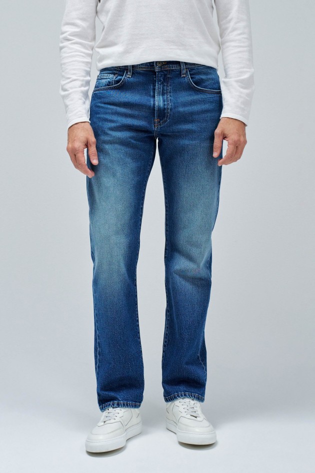 STRAIGHT FIT JEANS