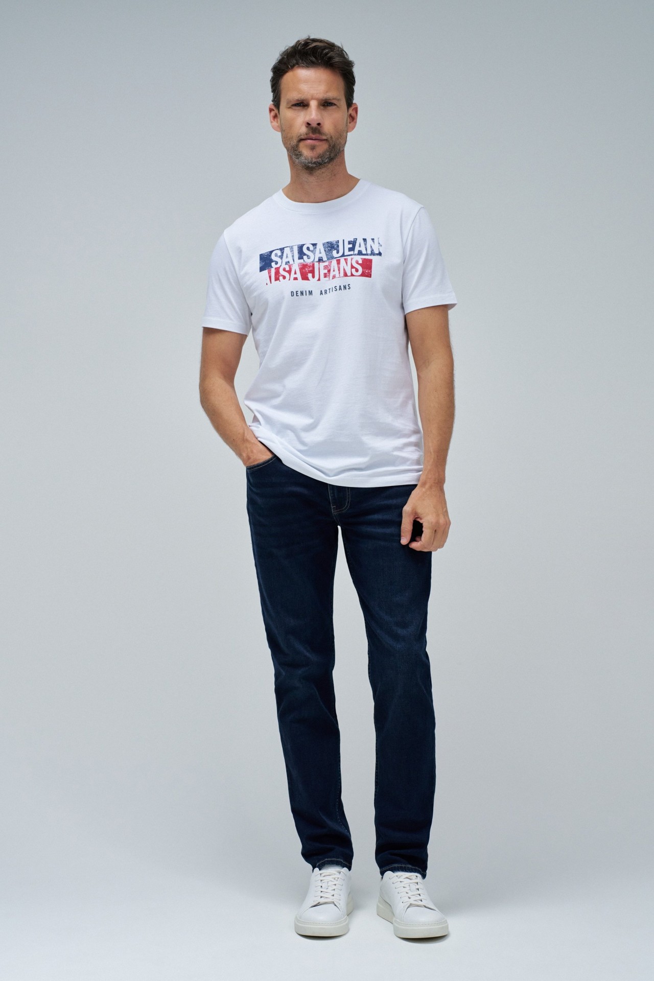 T-SHIRT WITH BRANDING