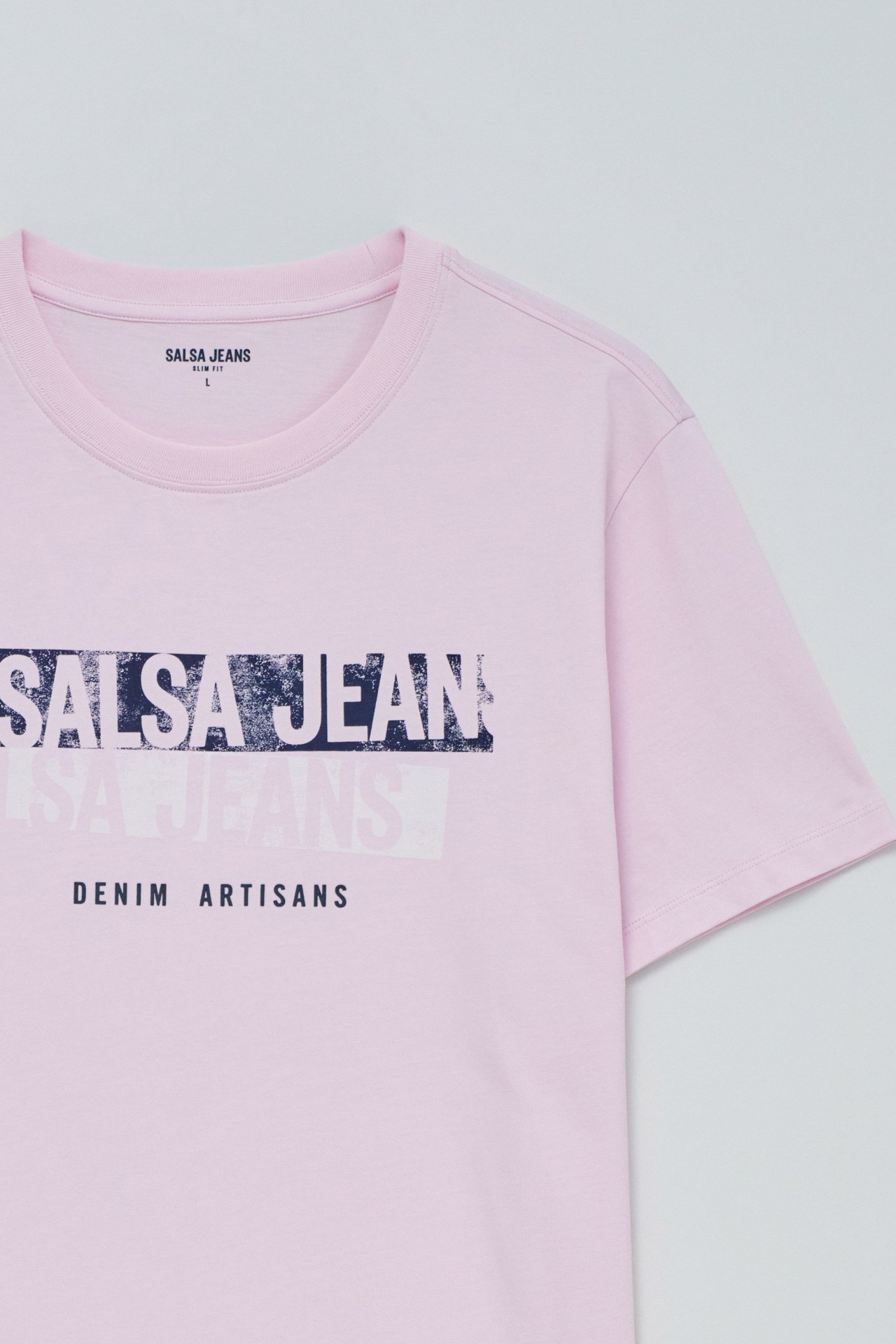 T-SHIRT MIT BRANDING