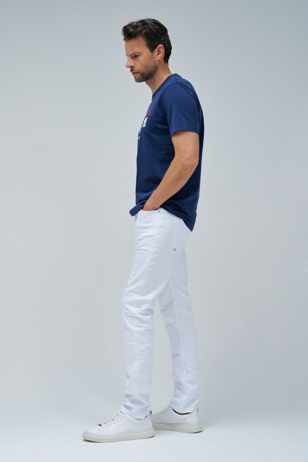 T-SHIRT MIT BRANDING