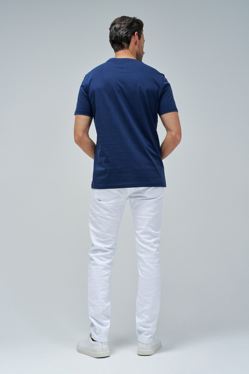 T-SHIRT AVEC LOGO