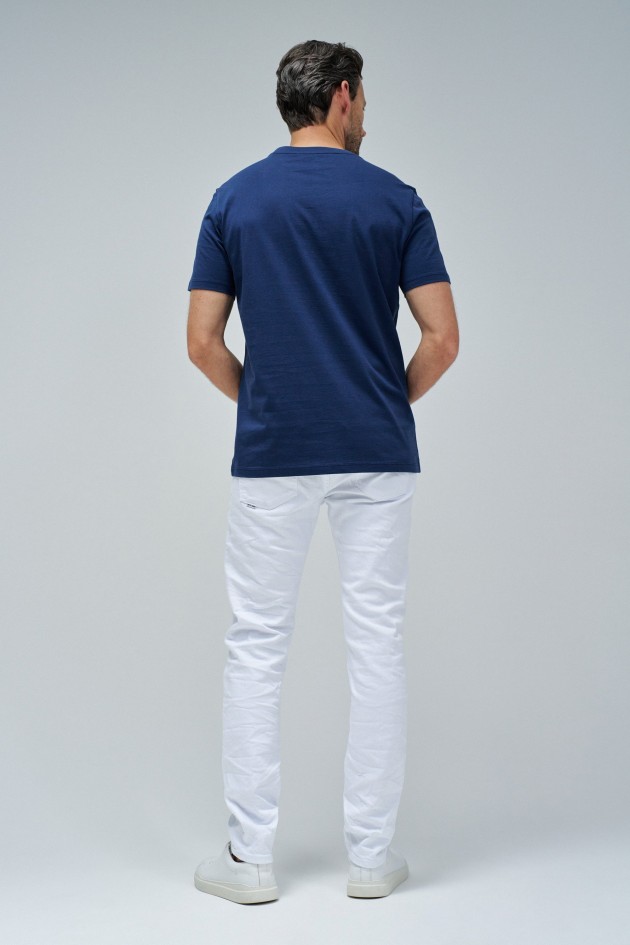 T-SHIRT MIT BRANDING