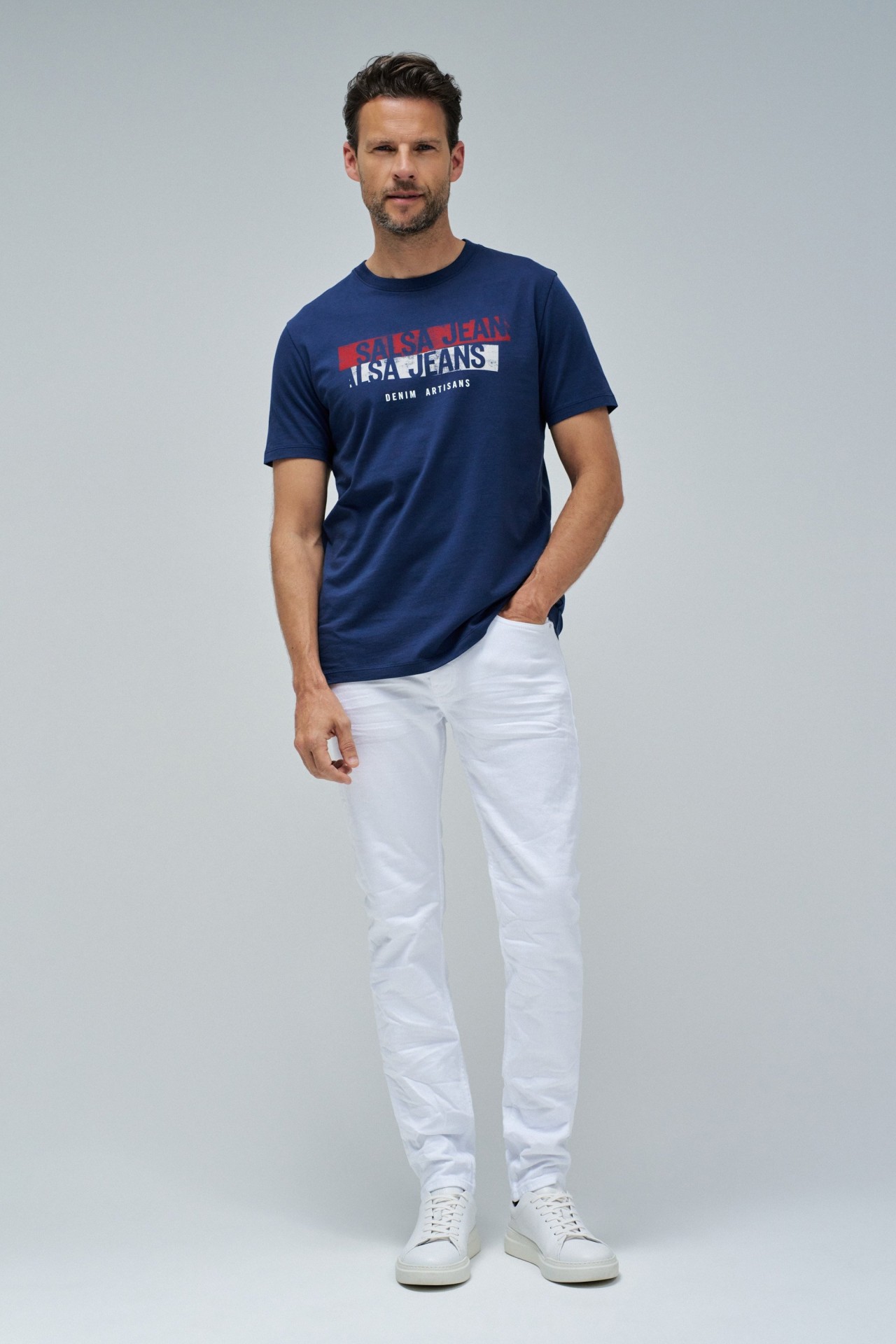 T-SHIRT WITH BRANDING