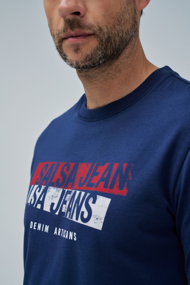 T-SHIRT MIT BRANDING